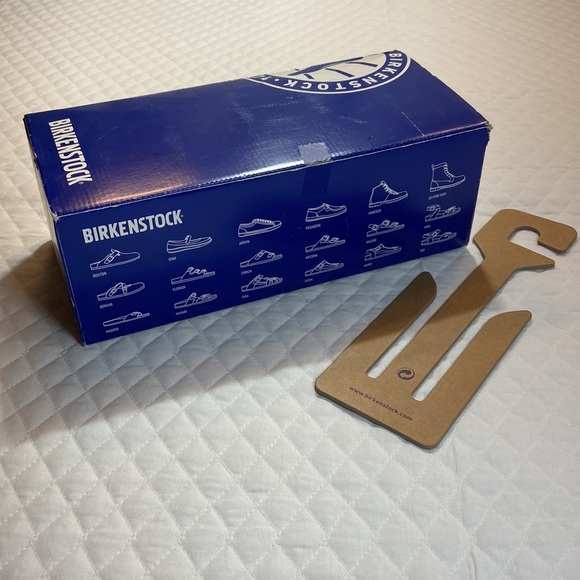 Need an (Empty) Birkenstock Box? With Sandal/Clog Hager. Box is a size 39 - Picture 4 of 5
